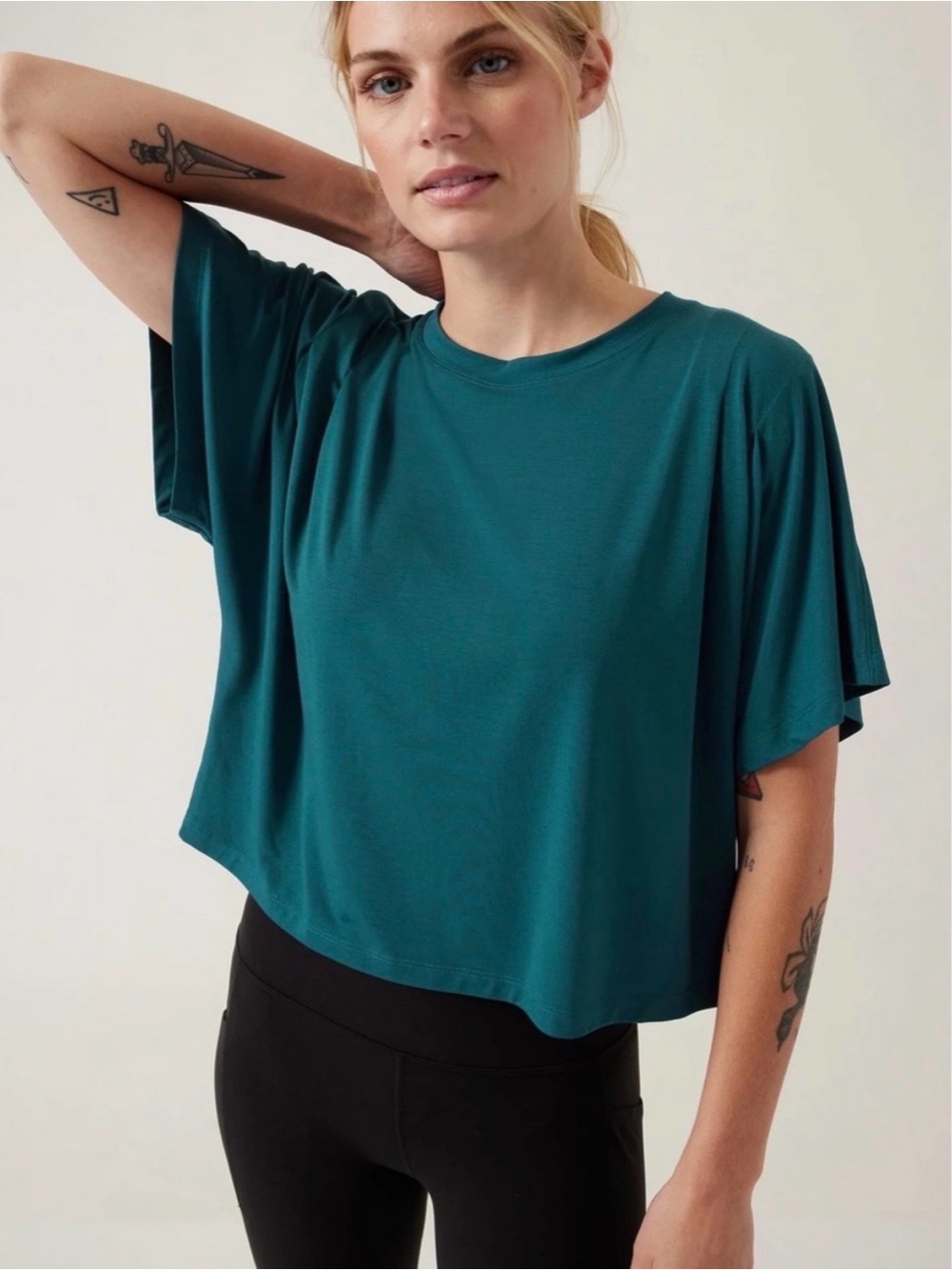 MOVING SALE: Athleta Cropped With Ease Tee